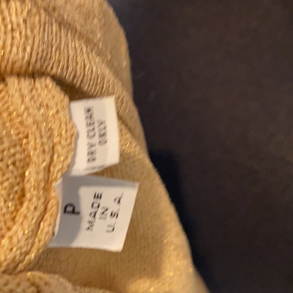 St. John Basic Shell - Picture 6 of 7